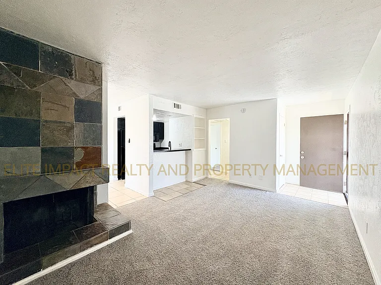 1620 N Wilmot Rd — Photo 3