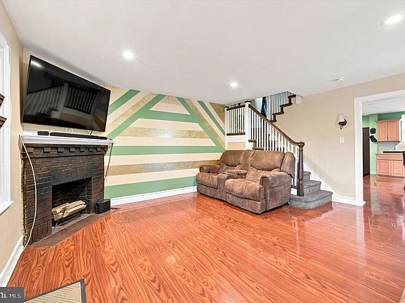 4th image of 6201 Homer St