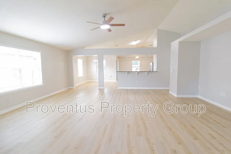3 bed, 2.0 bath, 1841 sqft, $2,100 — Photo 3