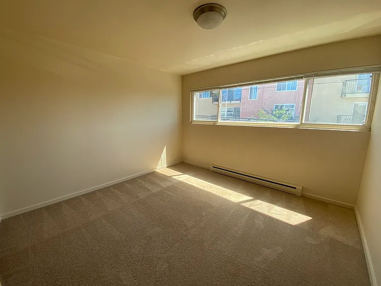 Cortina Apartments — Photo 9