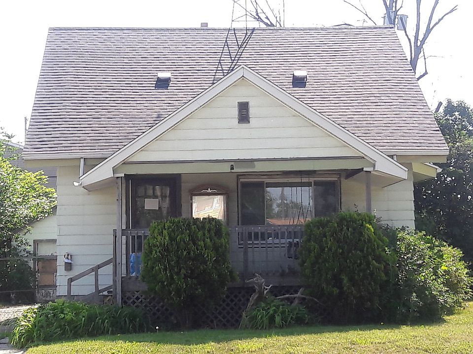 1st image of 3271 Menominee St