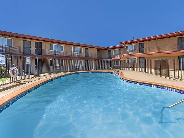 Oakridge Apartments — Photo 17