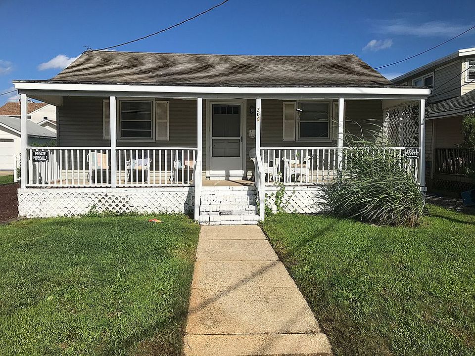 2nd image of 208 4th Ave