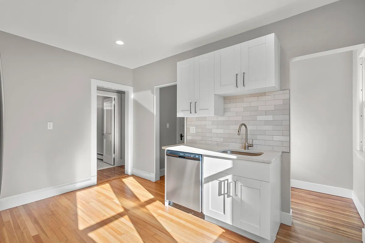 Building Photo - 54 Maplewood Ave #2