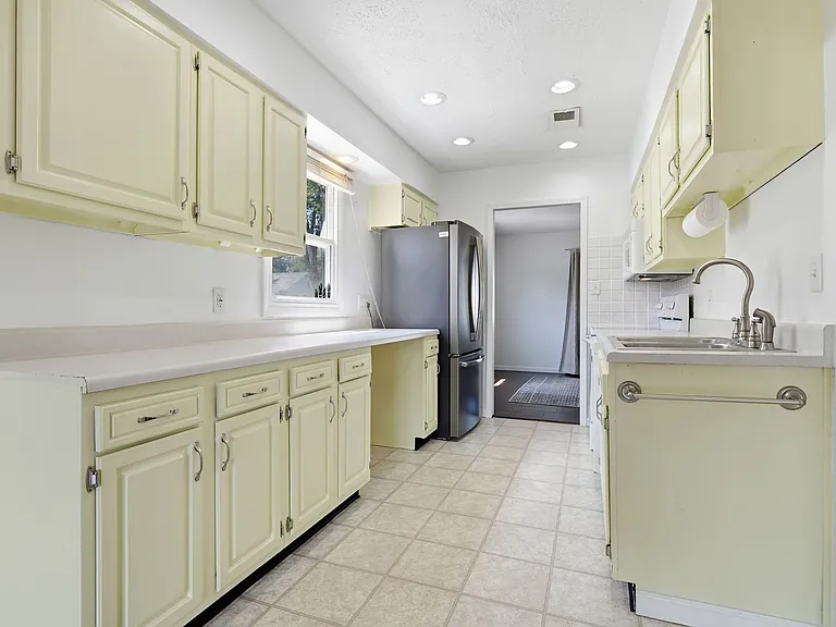 14 Ryan Dr — Photo 13