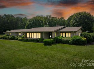 2813 Lakeview Dr, Lenoir, NC 28645