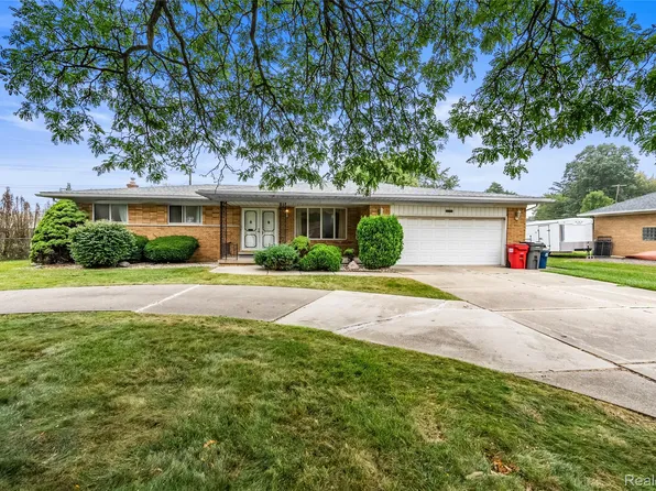 22771 Ulrich St, Clinton Township, MI 48036