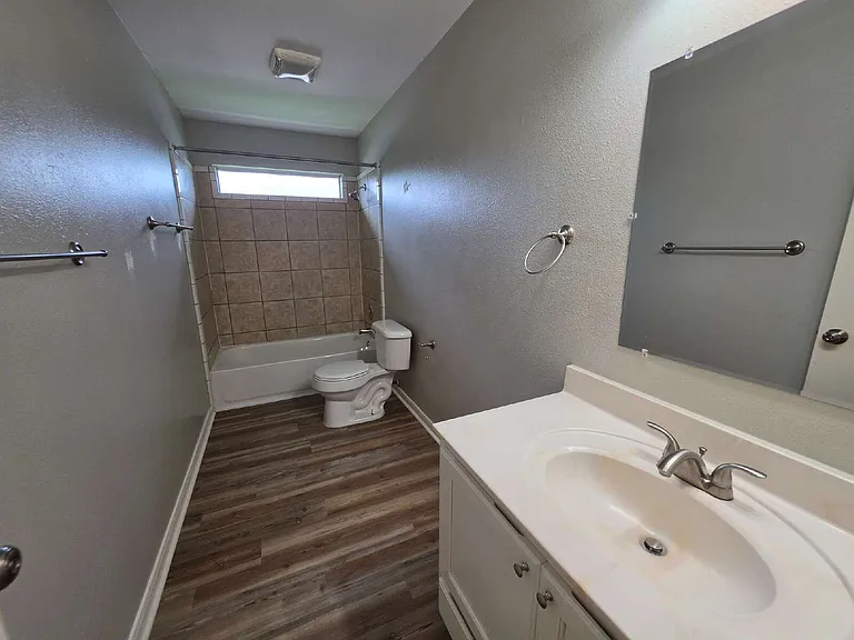 7202 Montgomery Dr — Photo 16