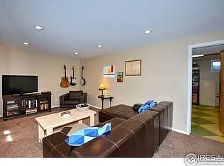 517 Deines Ct — Photo 5