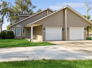 2208 69th St, Windsor Heights, IA 50324