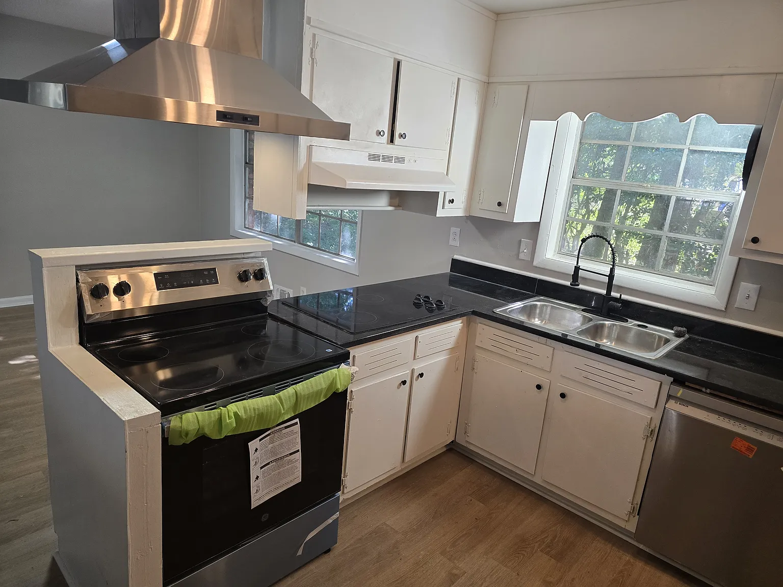 3 bed, 1.5 bath, 1175 sqft, $1,750 — Photo 2