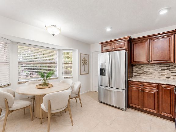 5th image of 112 Laurel Way