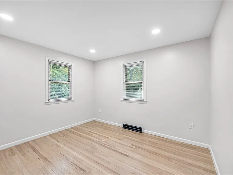 557 Maple Rd #1 — Photo 34