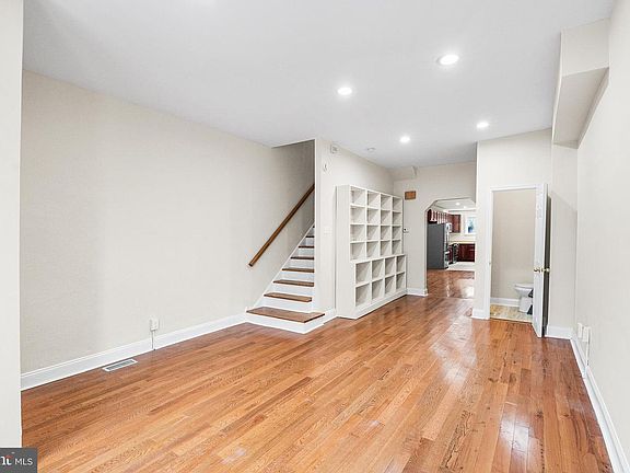 3rd image of 1538 Tasker St