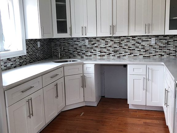 2nd image of 305 Anchor Way