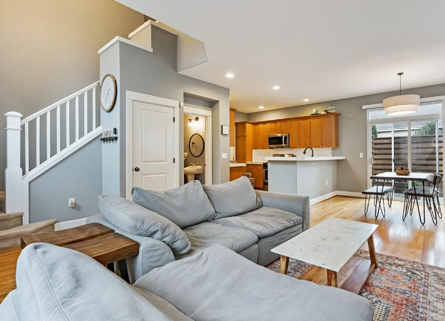 Great 3 Bedroom 2 1/2 Bath Conveniently Located Near N Williams, N Mississippi, Alberta Arts and ... — Photo 2