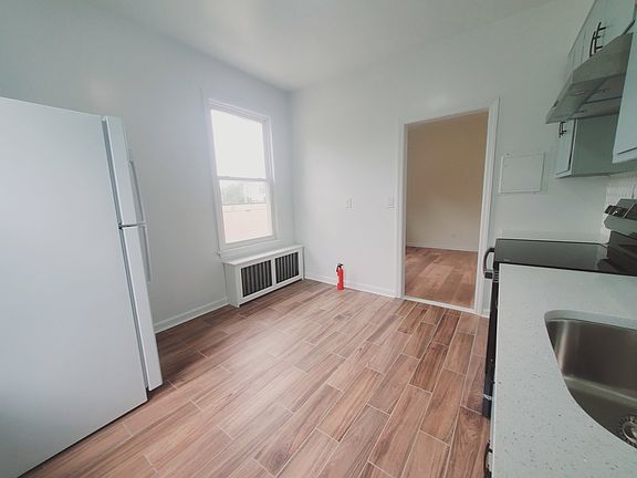 3rd image of 24 High St #2