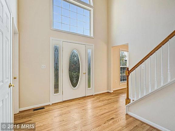 3rd image of 121 Saint Roberts Dr