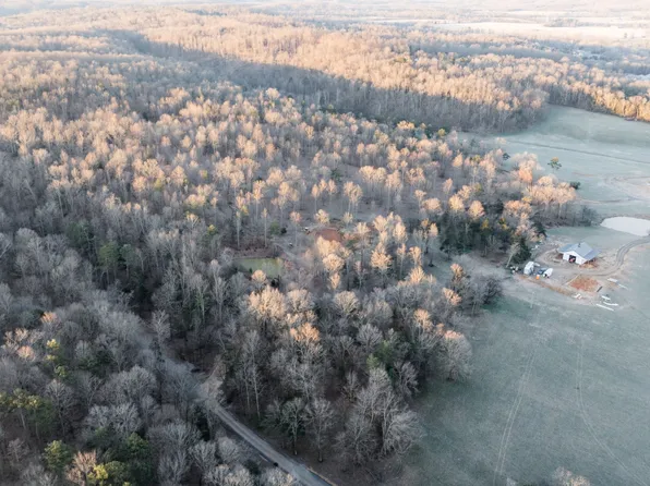 3 Pinewood Rd, Nunnelly, TN 37137