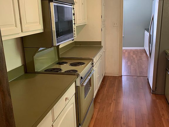 3rd image of 2900 Lincoln Rd APT 2