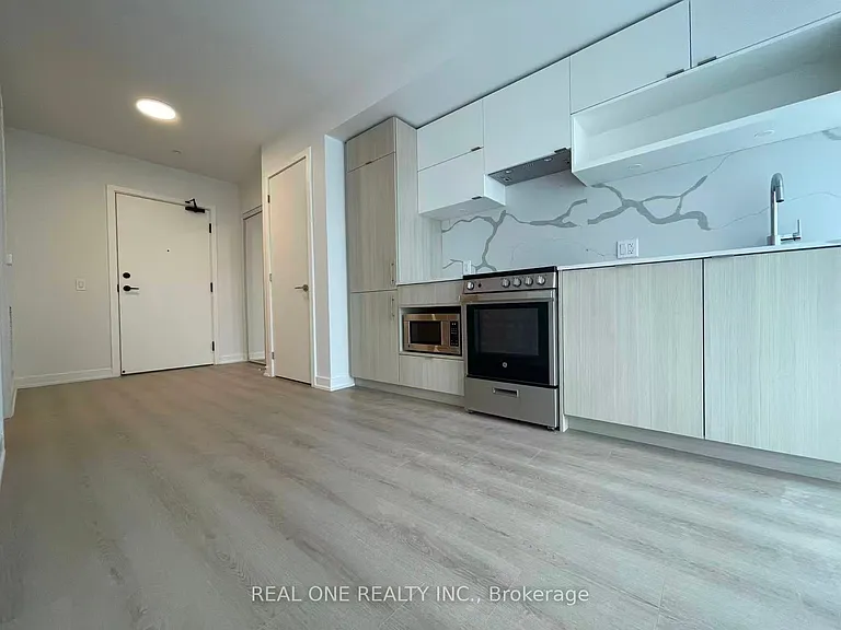 100 Queen St E #707 — Photo 2