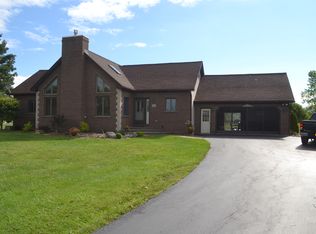 6187 Raymond Rd, Lockport, NY 14094