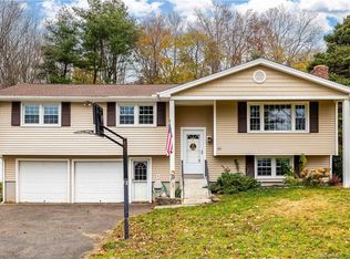 35 Ledgewood Rd, Watertown, CT 06795