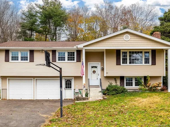 35 Ledgewood Road, Watertown, CT 06795