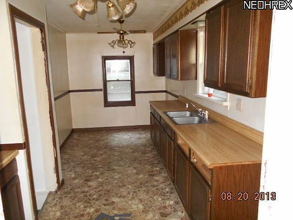 4th image of 575 Sanford Ave