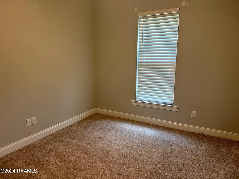210 Twin Meadow Ln — Photo 8