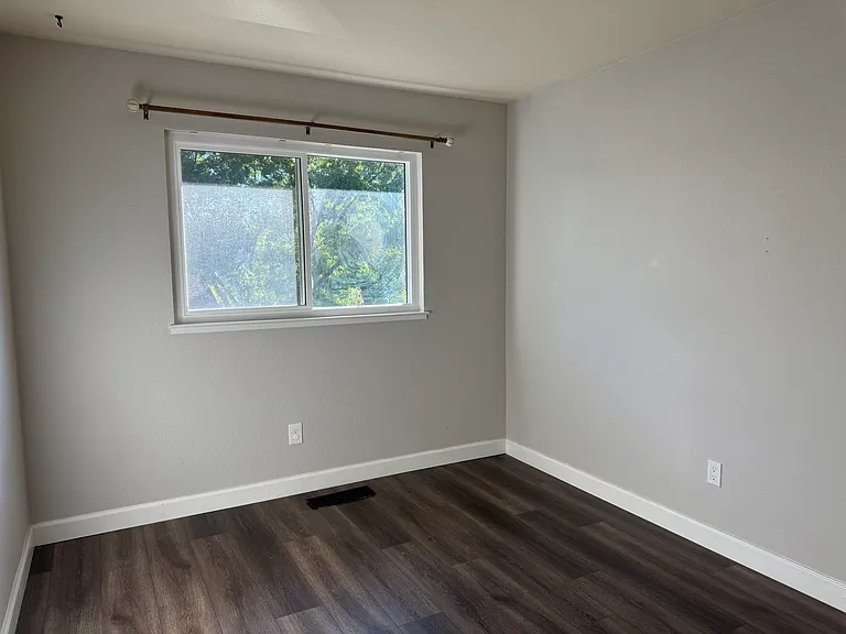 126 Southwind Dr — Photo 10
