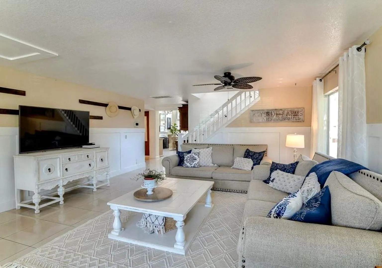 Stunning Hollister Home with Ground-Floor Primary Suite Near Whale Park — Photo 2