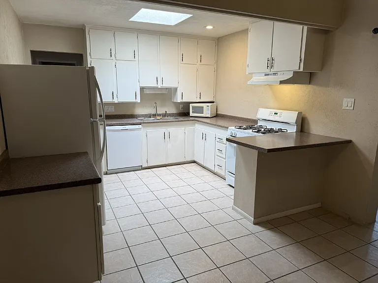 412 Laguayra Dr NE — Photo 7