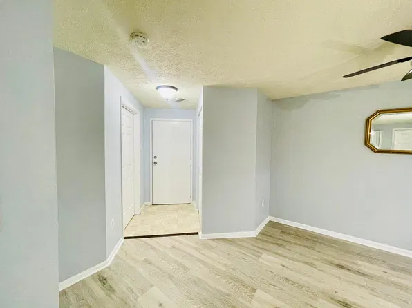 18708 Caledonia Ct, Germantown, MD