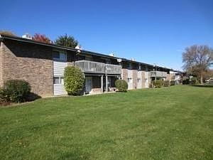 2nd image of 16W755 Mockingbird Ln APT 105