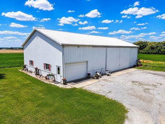 3rd image of 623 Pear Ln