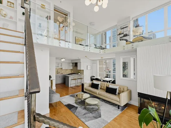 1238 Richards St #805, Vancouver, BC V6B 6M6