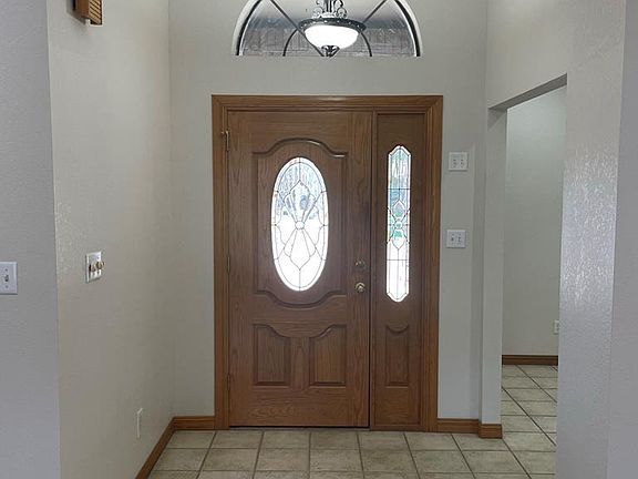 5th image of 421 Jennifer Ct