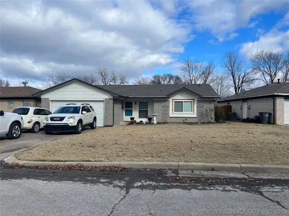 9415 E 49th St, Tulsa, OK 74145