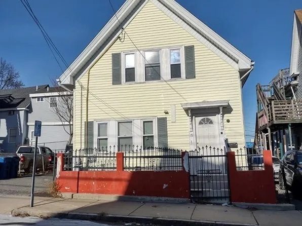 19 Cedar St, Lawrence, MA 01841