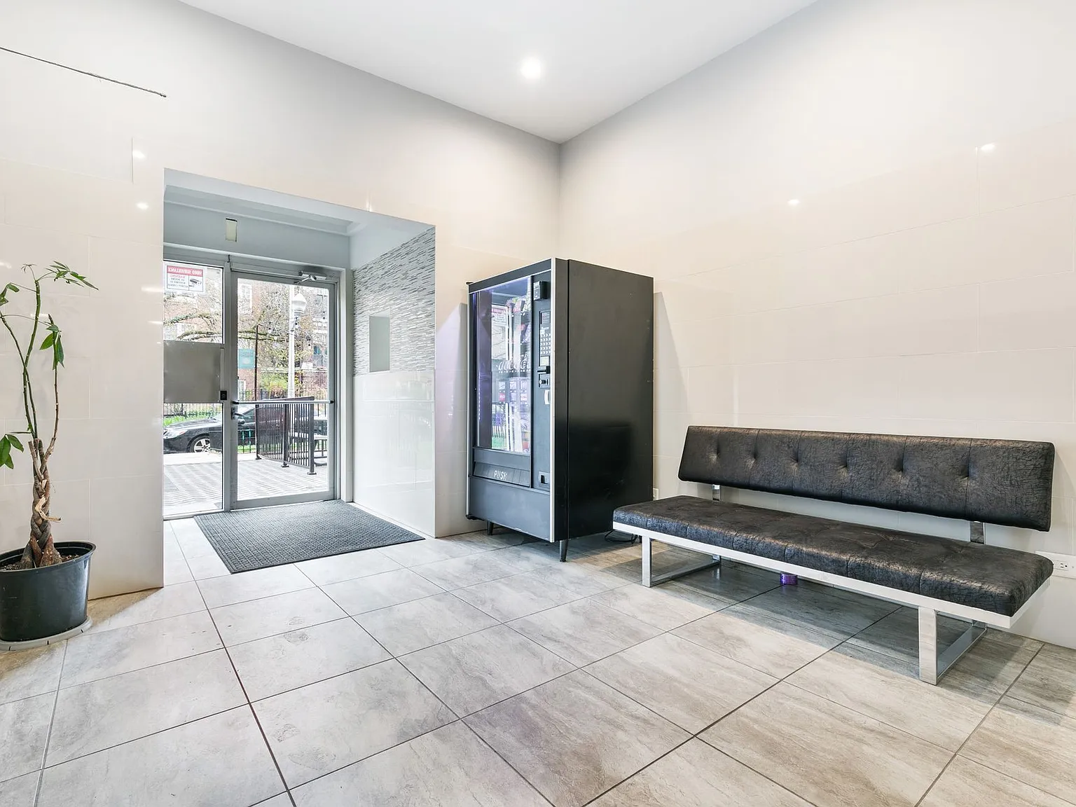 The Kenmore on Edgewater — Photo 4