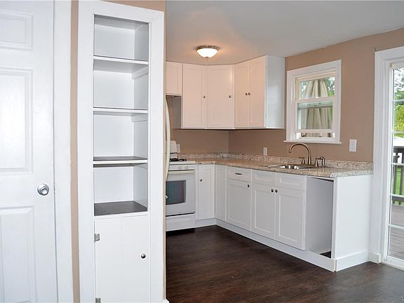 4th image of 132 Somerville Ave