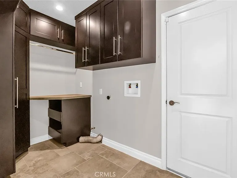 4642 Poe Ave — Photo 16