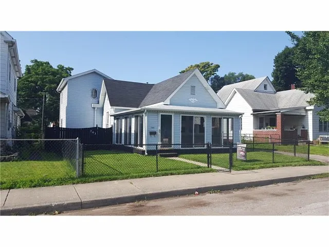 743 Lincoln St photo 1