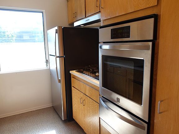 5th image of 546 N Flores Ave #5