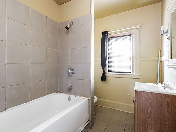 2nd image of 1714 Shipherd St #1714