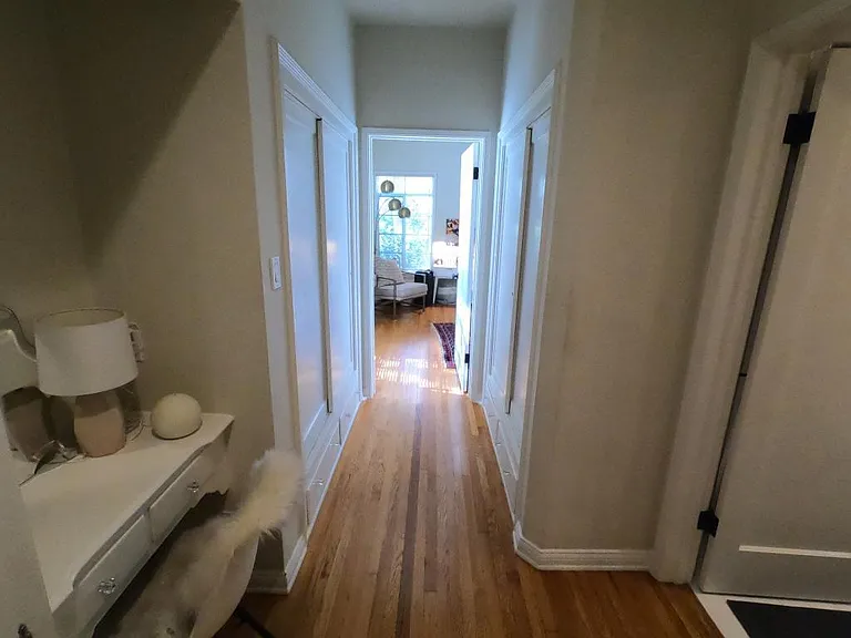 2285 N Beachwood Dr #6 — Photo 20