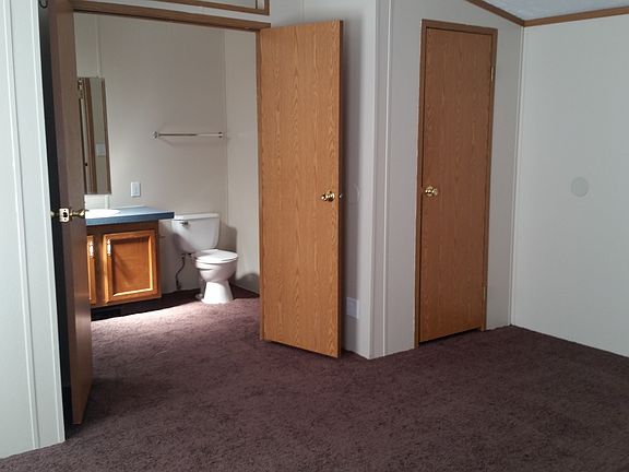 Master Bedroom / Bathroom
