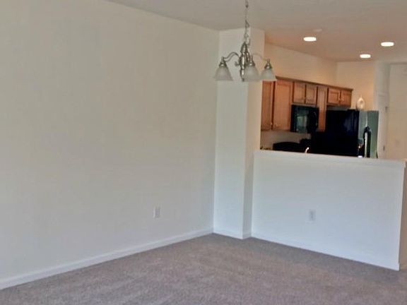 4th image of 8125 Summergate Ct