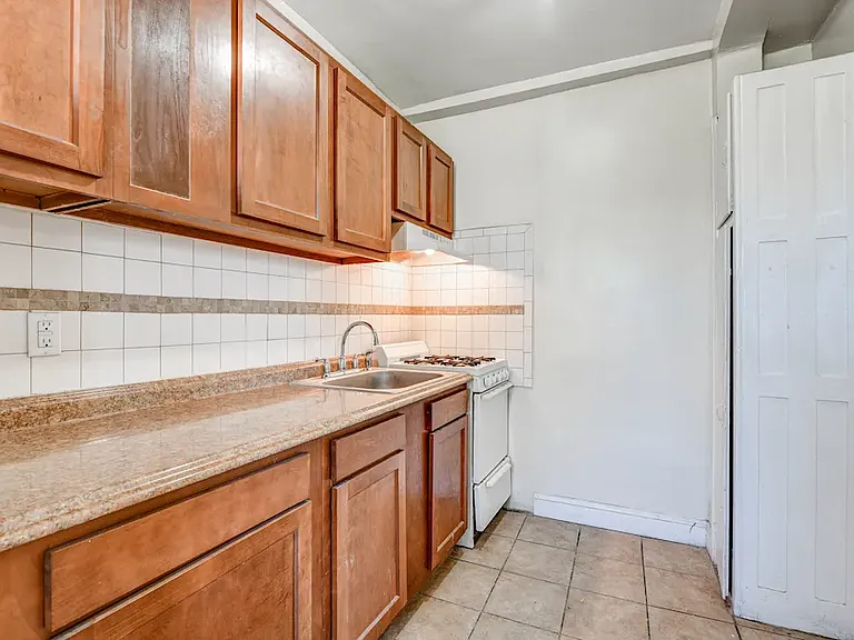 Waylin Manor Apartments — Photo 8